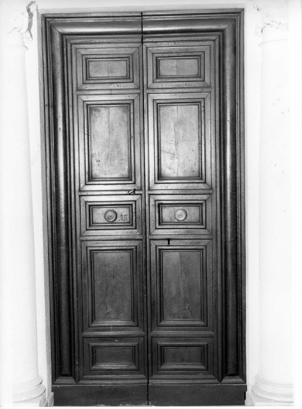 porta, elemento d'insieme - bottega umbra (sec. XVII)