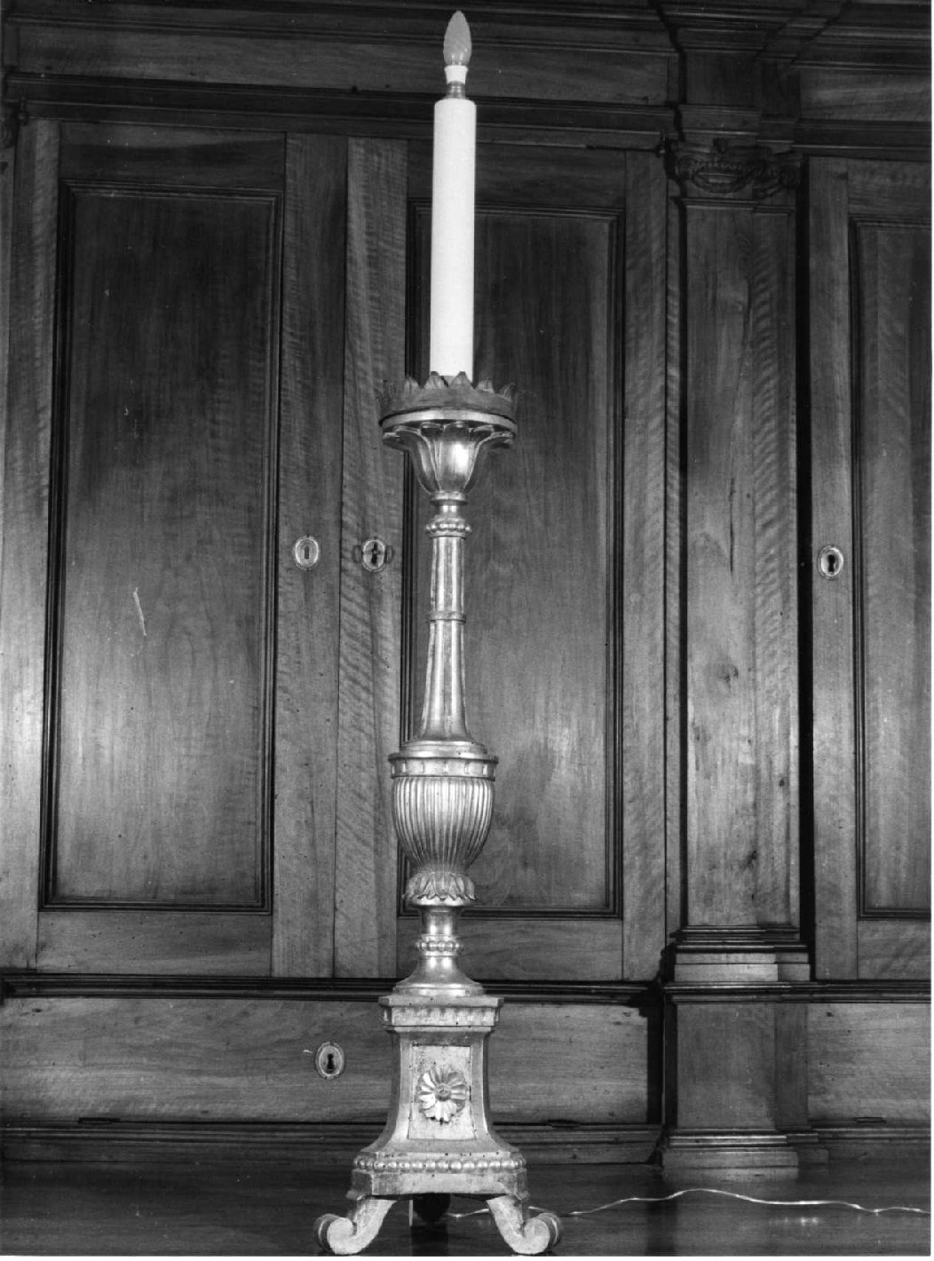 candeliere, serie - bottega umbra (sec. XIX)