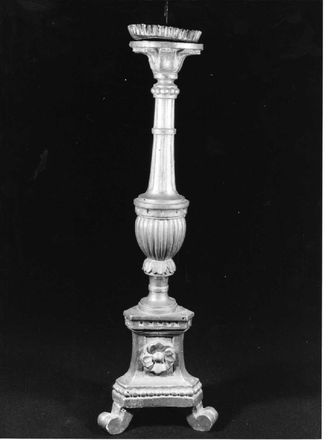 candeliere, serie - bottega umbra (sec. XVI)