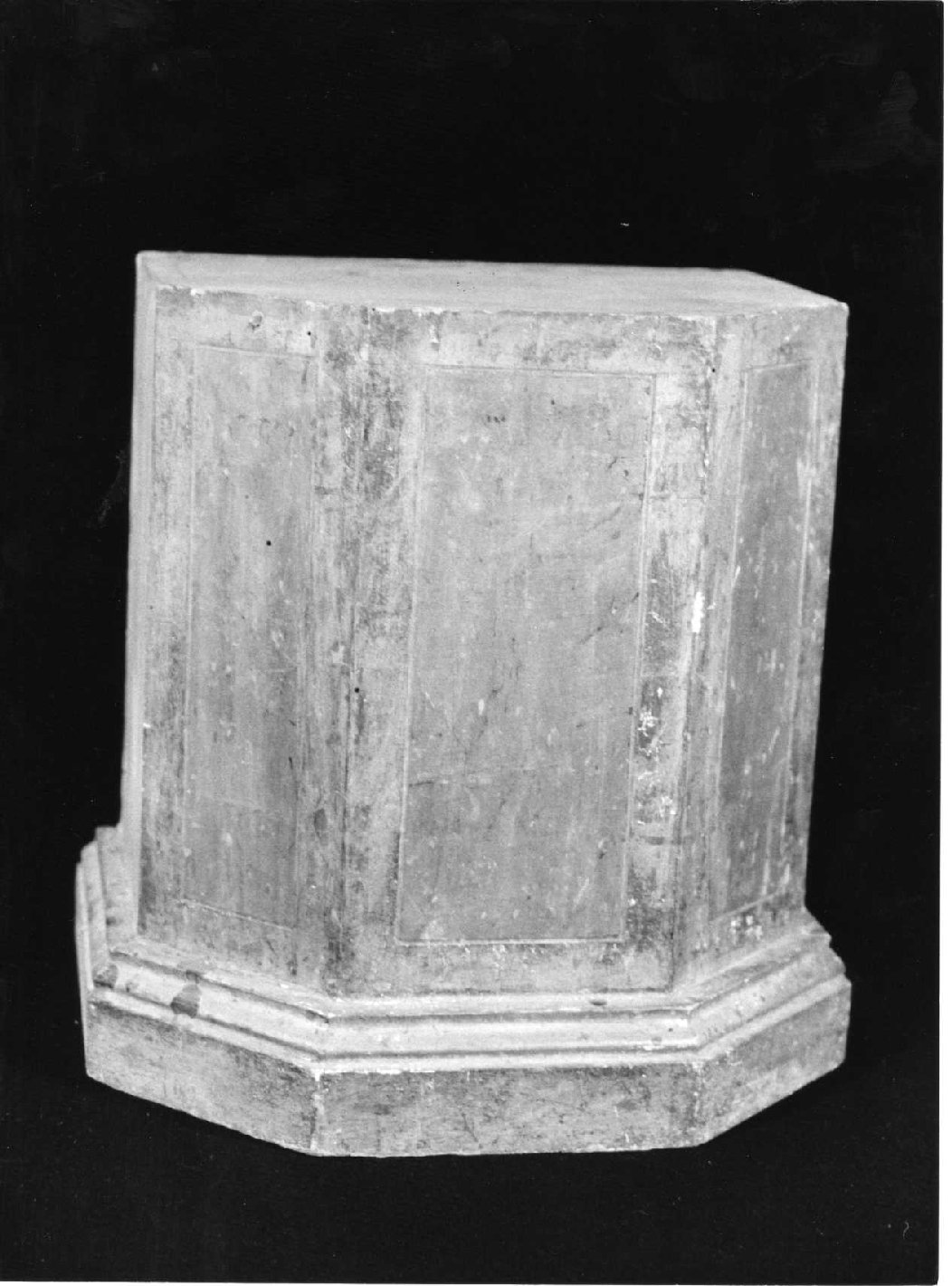 piedistallo, serie - bottega umbra (sec. XIX)