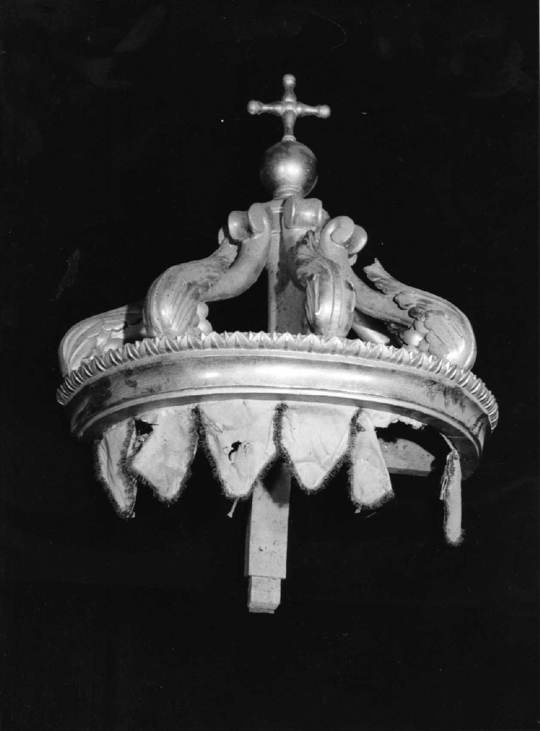 baldacchino - a corona, elemento d'insieme - bottega umbra (sec. XIX)