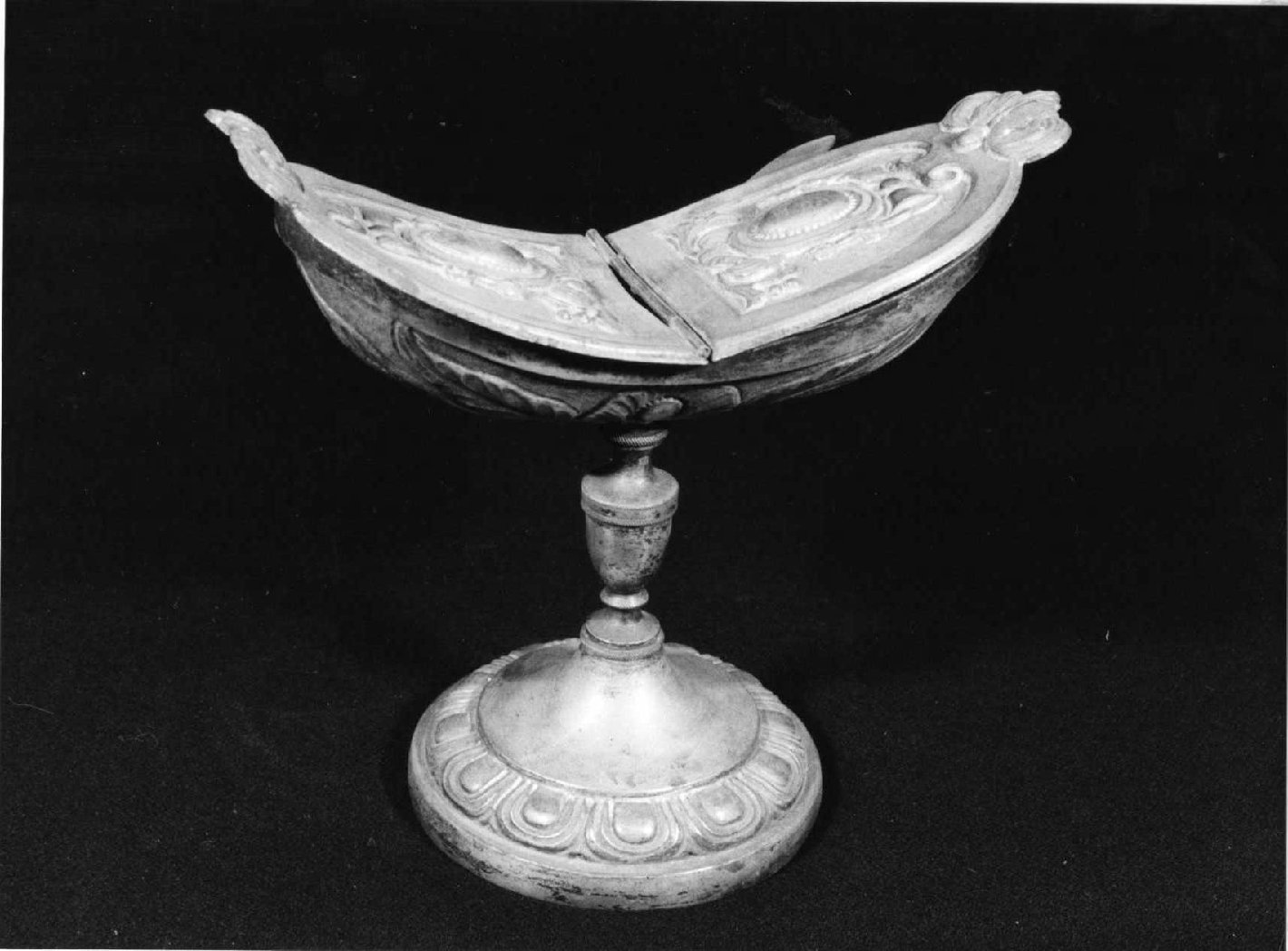 navicella portaincenso - a doppia valva, opera isolata - bottega umbra (sec. XVIII)