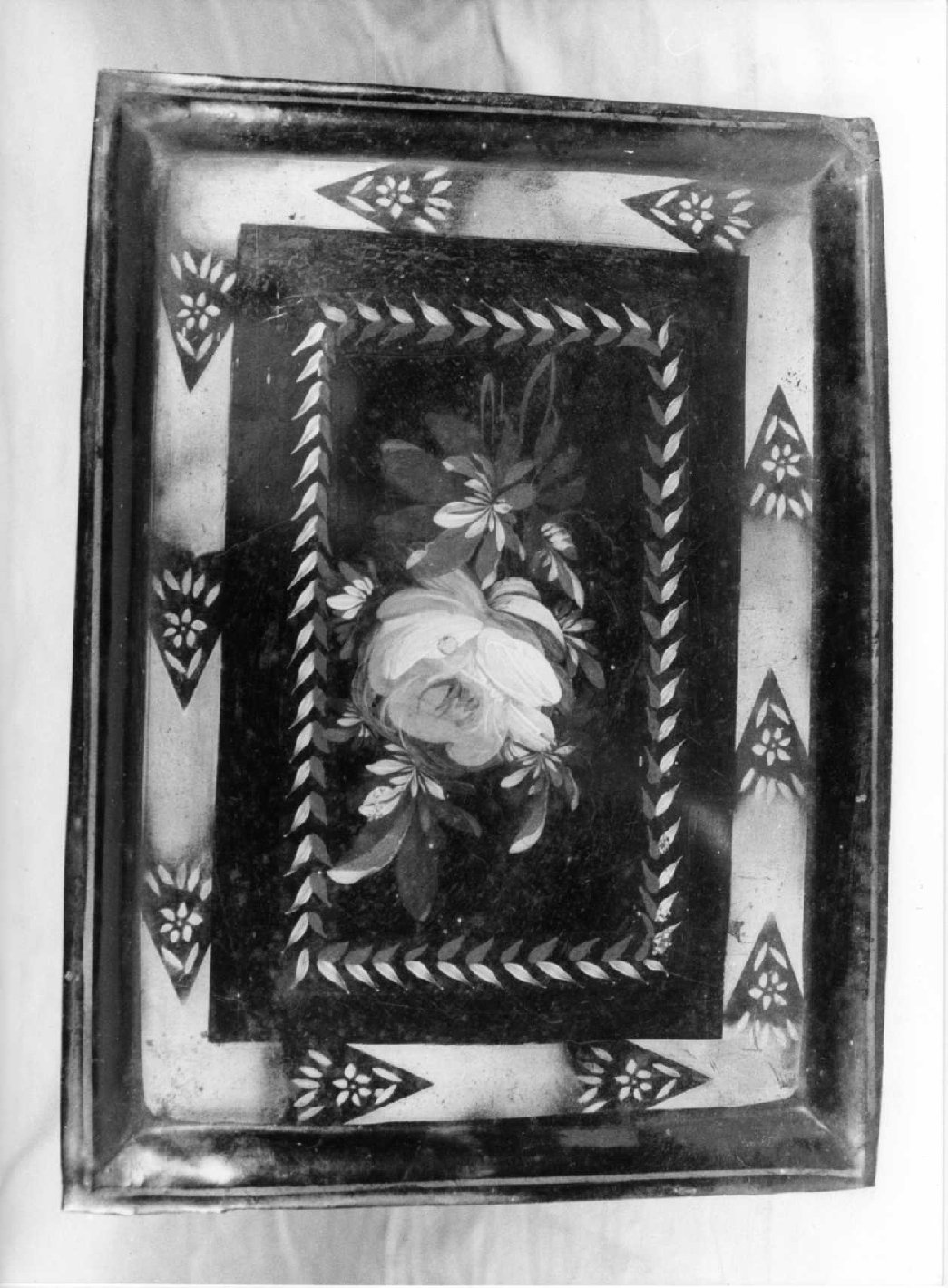 vassoio, opera isolata - bottega umbra (sec. XIX)