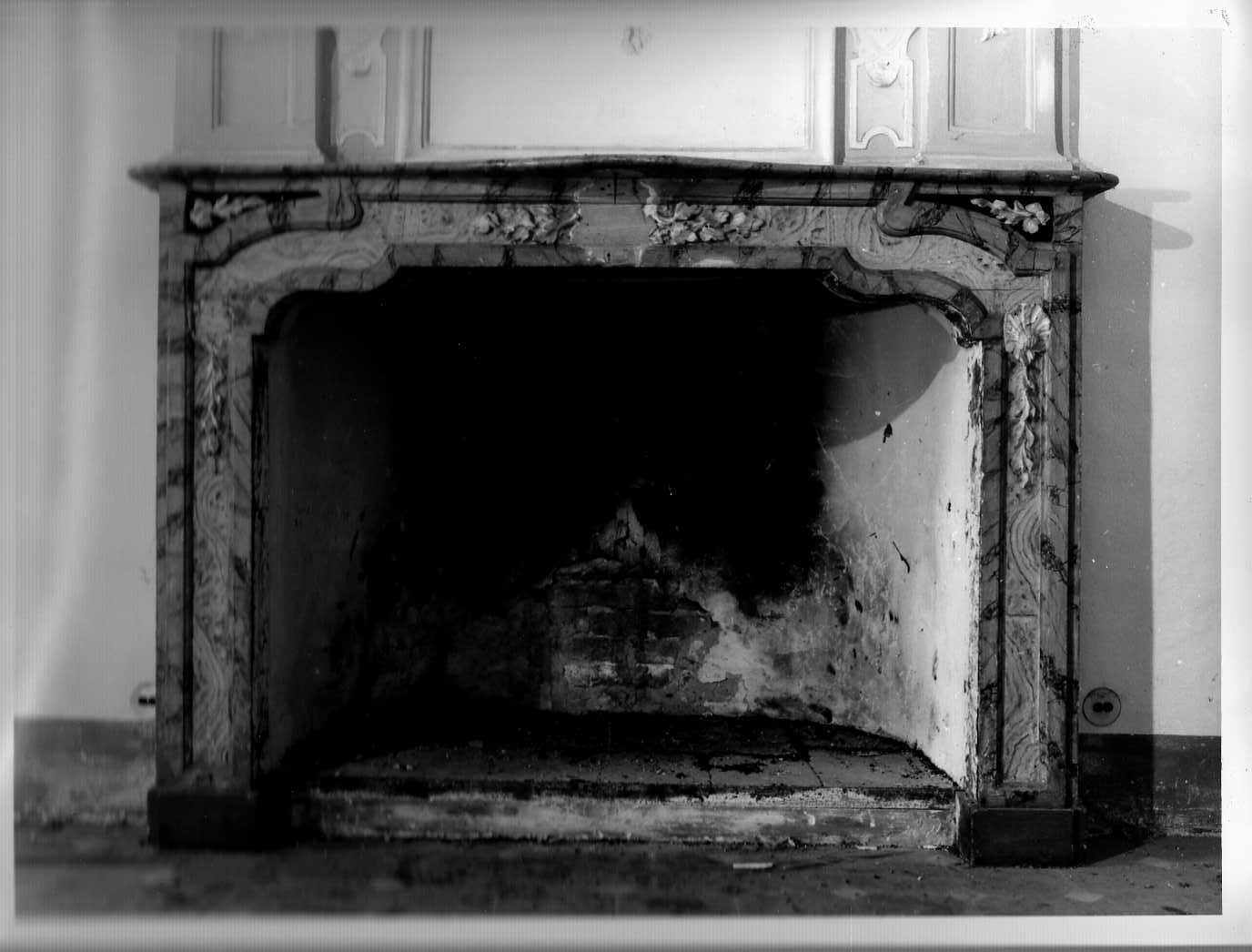 mostra di camino, opera isolata - ambito Italia centrale (seconda metà sec. XVIII)