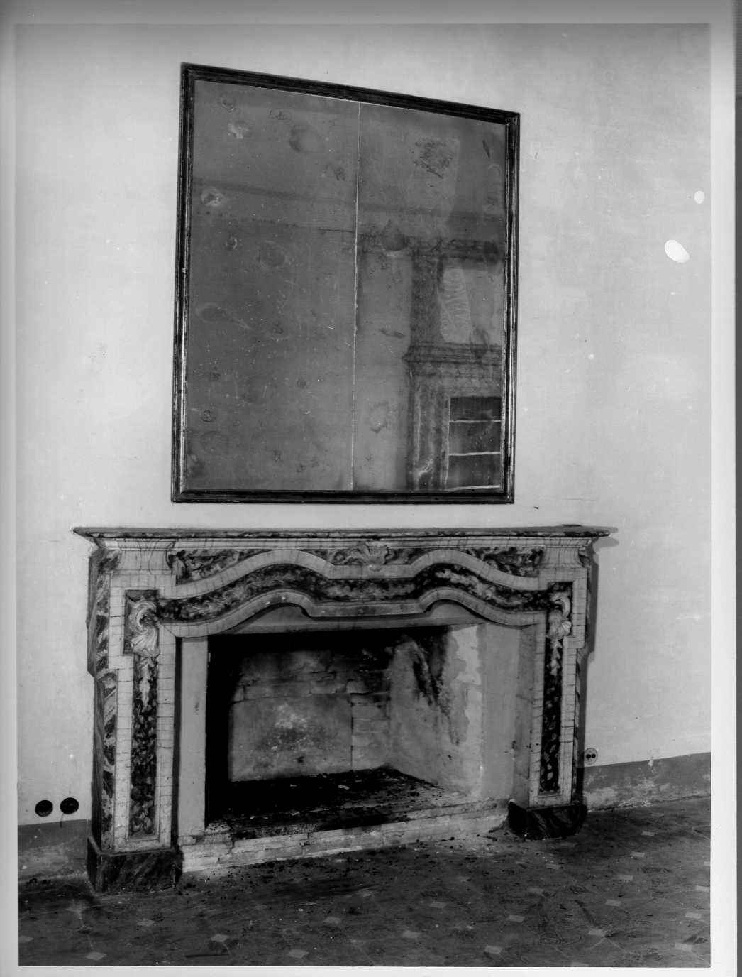 mostra di camino, opera isolata - ambito Italia centrale (sec. XVIII)