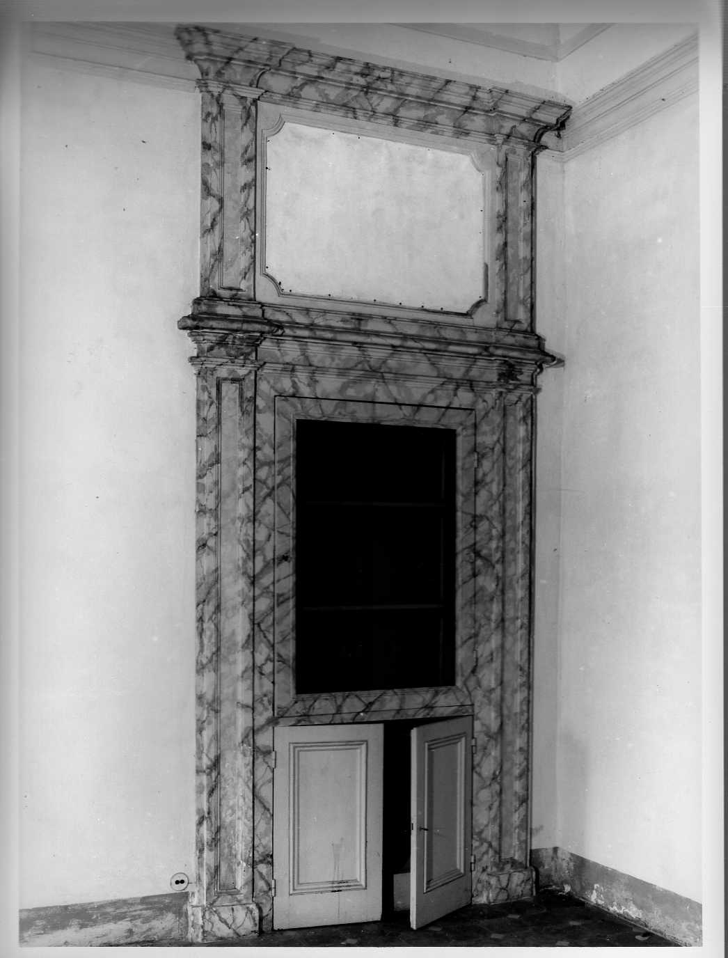 armadio - a muro, serie - ambito Italia centrale (sec. XVIII)