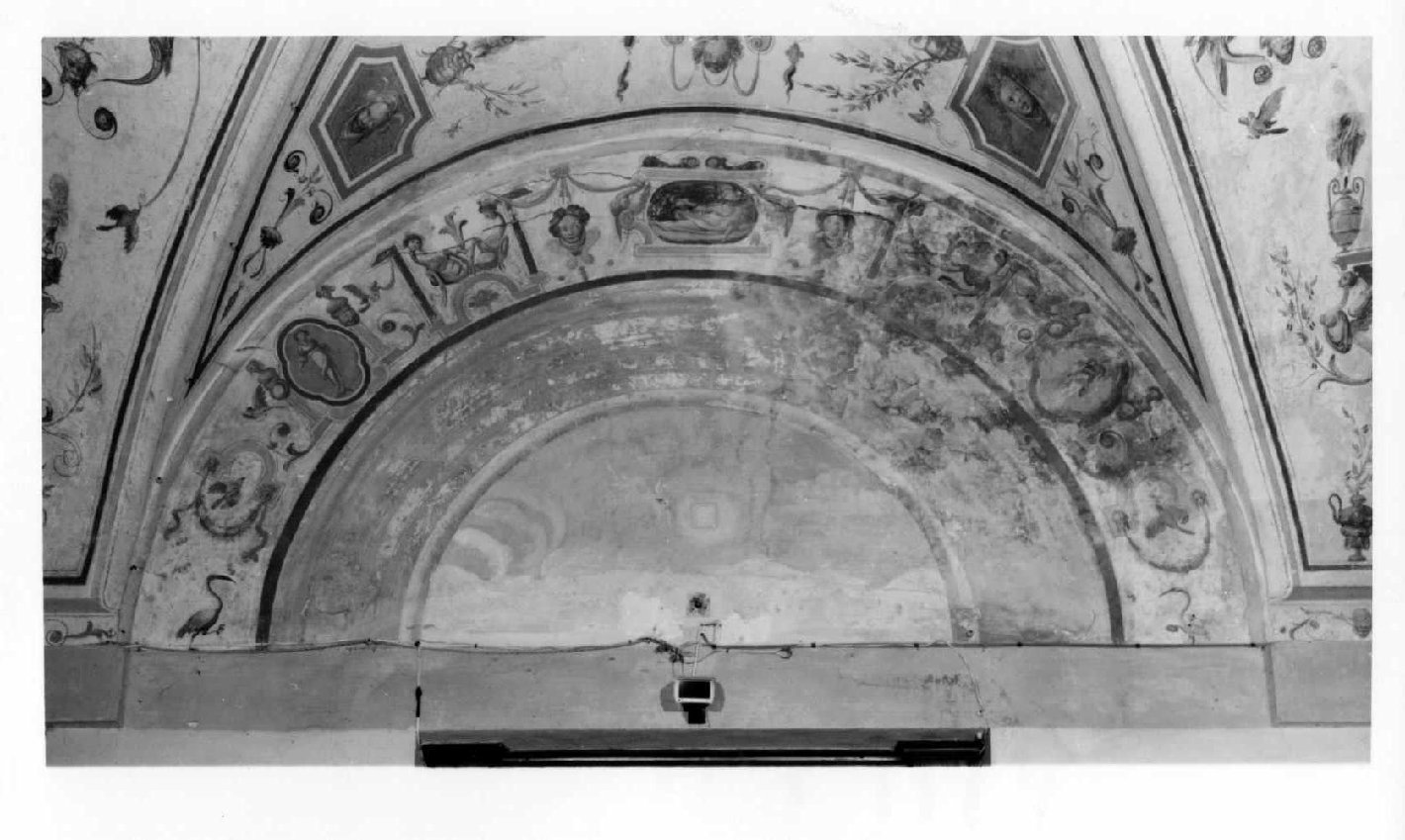 grottesche con teste antropomorfe e figure (decorazione pittorica, elemento d'insieme) - ambito Italia centrale (sec. XIX)