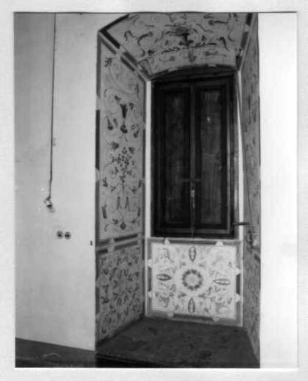 motivi decorativi a girali ed intrecci vegetali (decorazione pittorica, complesso decorativo) - ambito Italia centrale (seconda metà sec. XIX)