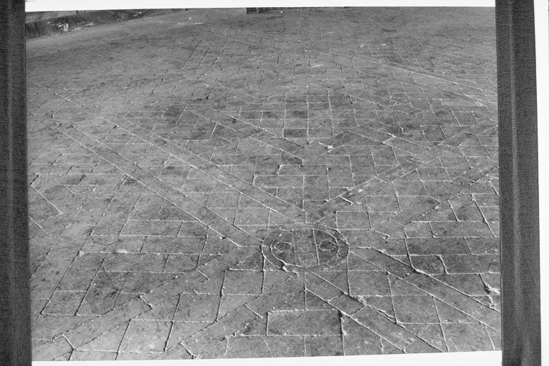 stemma gentilizio (pavimento, complesso decorativo) - ambito Italia centrale (ultimo quarto sec. XVI)