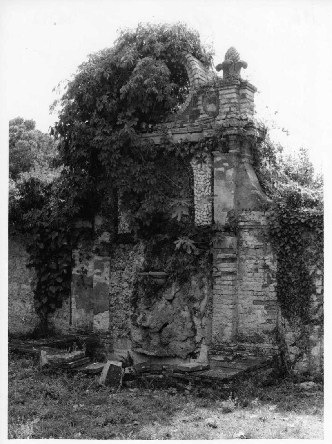 fontana - a muro, elemento d'insieme di Adriani Capitano, Alemanni Giuseppe (ultimo quarto sec. XVIII)