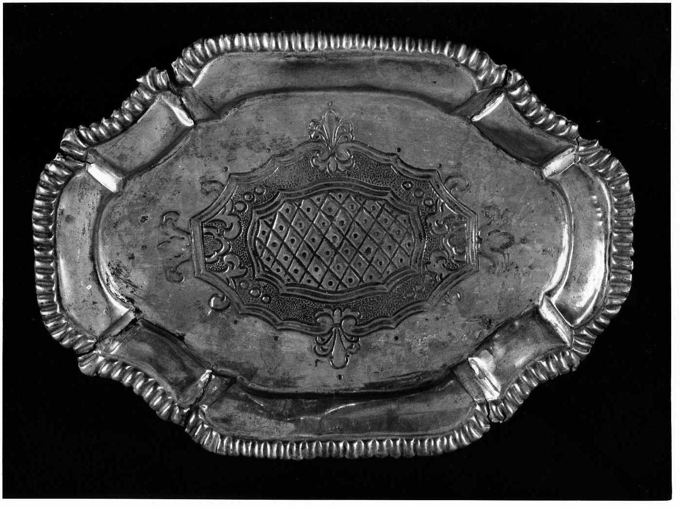 piatto, opera isolata - bottega umbra (sec. XVIII)