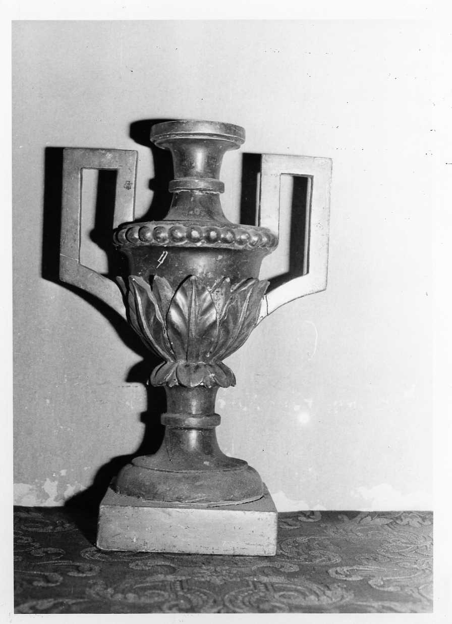 vaso d'altare con composizione floreale, serie - bottega umbra (sec. XIX)