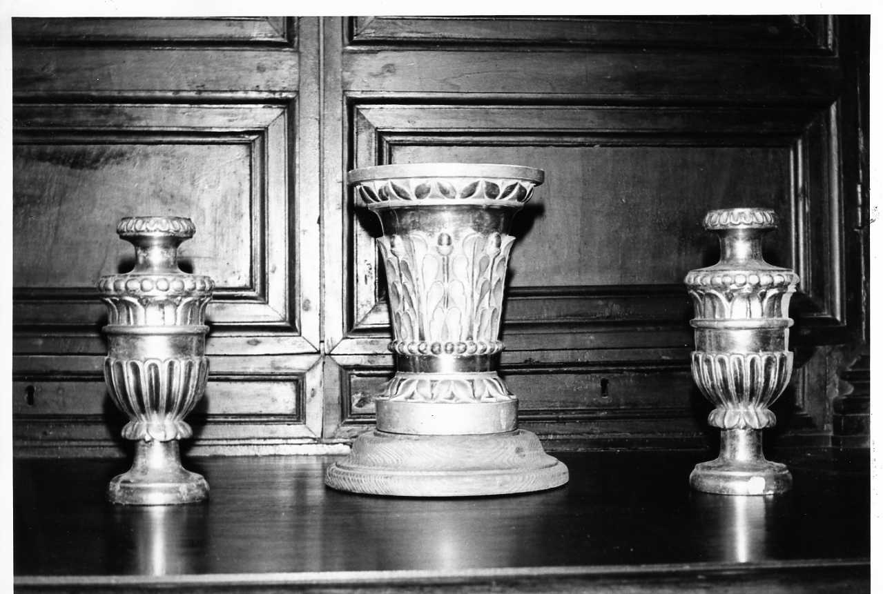 vaso d'altare con composizione floreale, coppia - bottega umbra (sec. XVII)