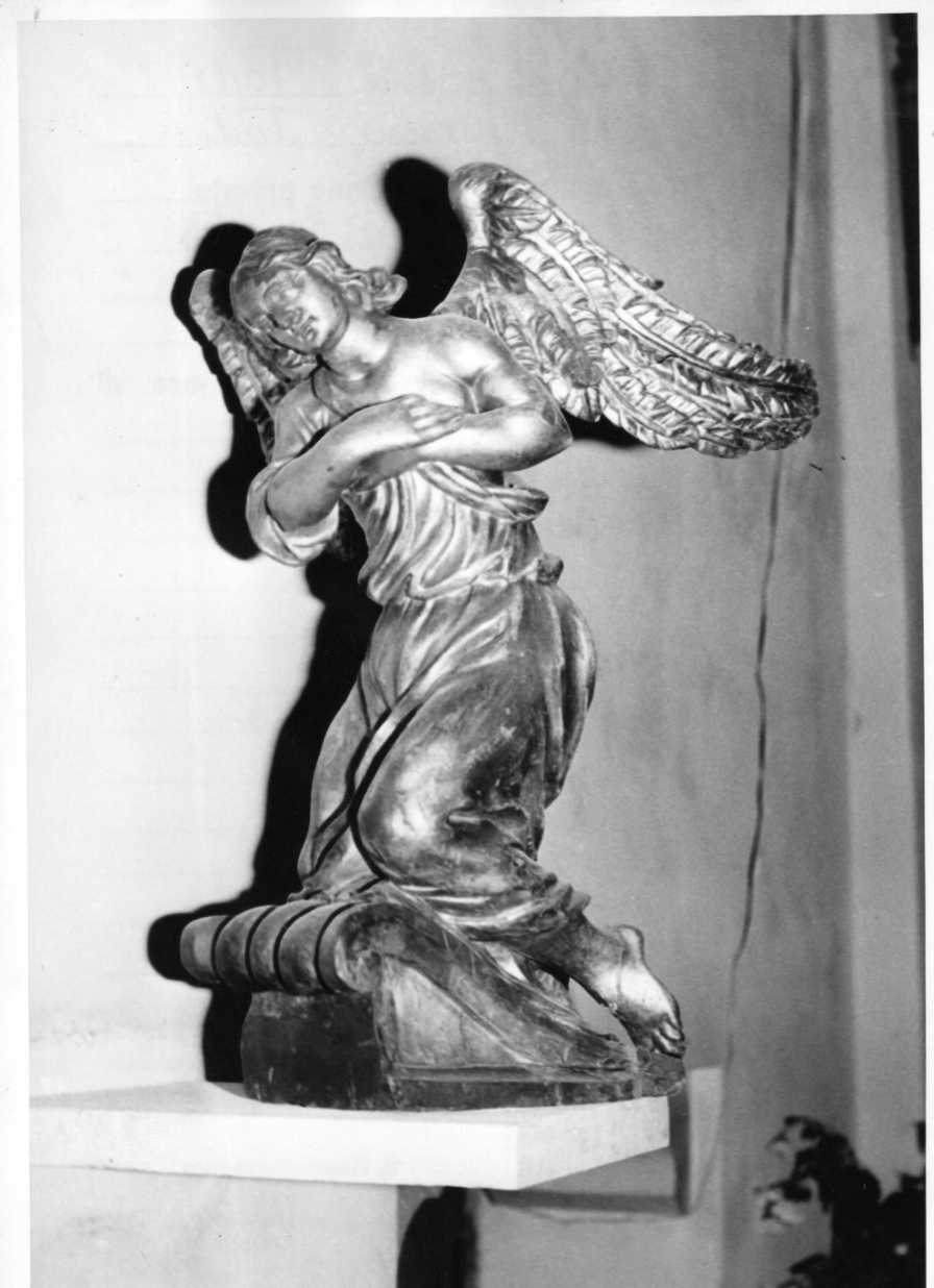 angelo (scultura, elemento d'insieme) - bottega Italia centrale (secc. XVII/ XVIII)
