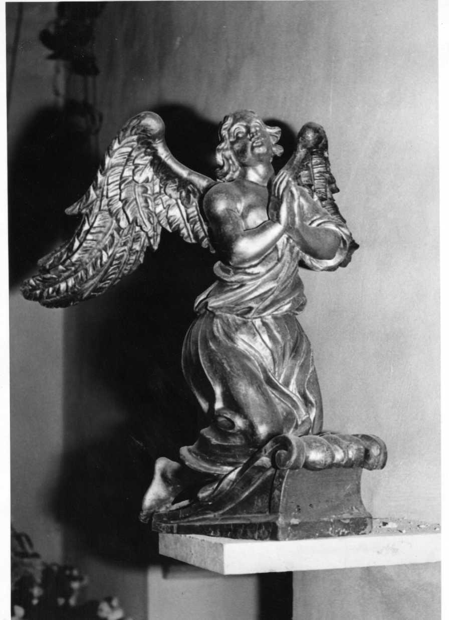 angelo (scultura, elemento d'insieme) - bottega Italia centrale (secc. XVII/ XVIII)