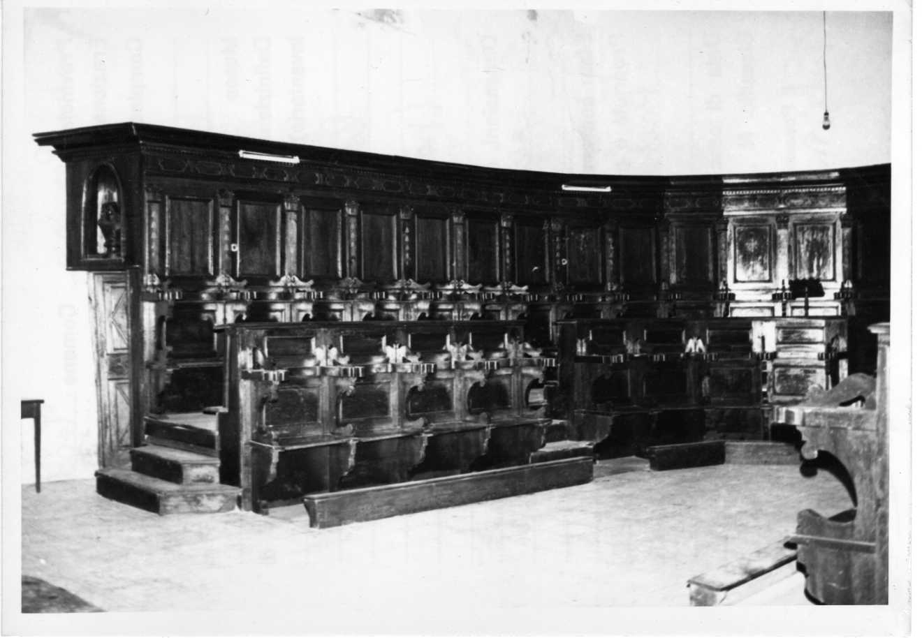 stalli del coro, elemento d'insieme - bottega Italia centrale (secc. XVII/ XVIII)