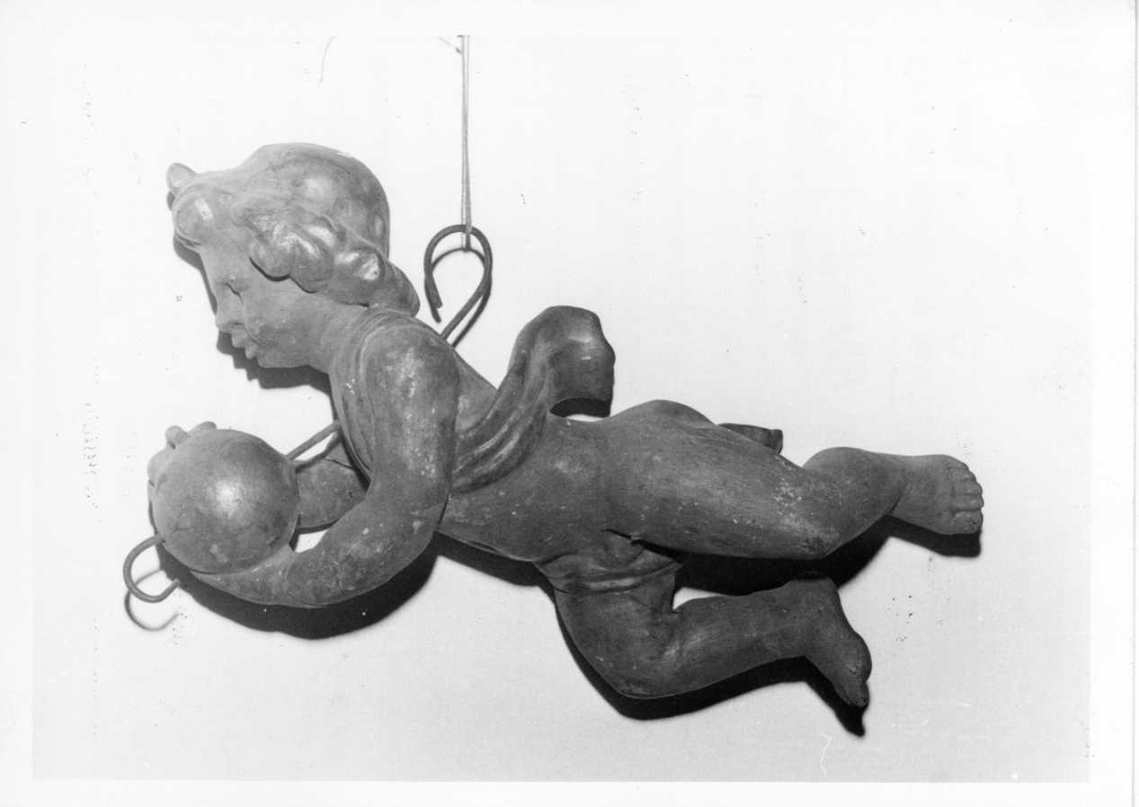 putto con sfera (decorazione plastica, opera isolata) - bottega Italia centrale (sec. XVII)