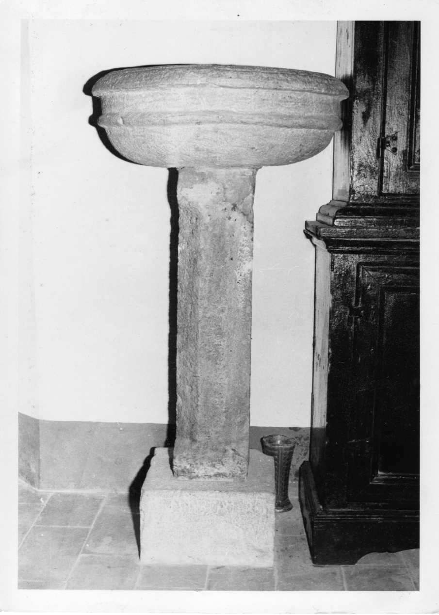 acquasantiera - a fusto, opera isolata - bottega Italia centrale (sec. XVIII)