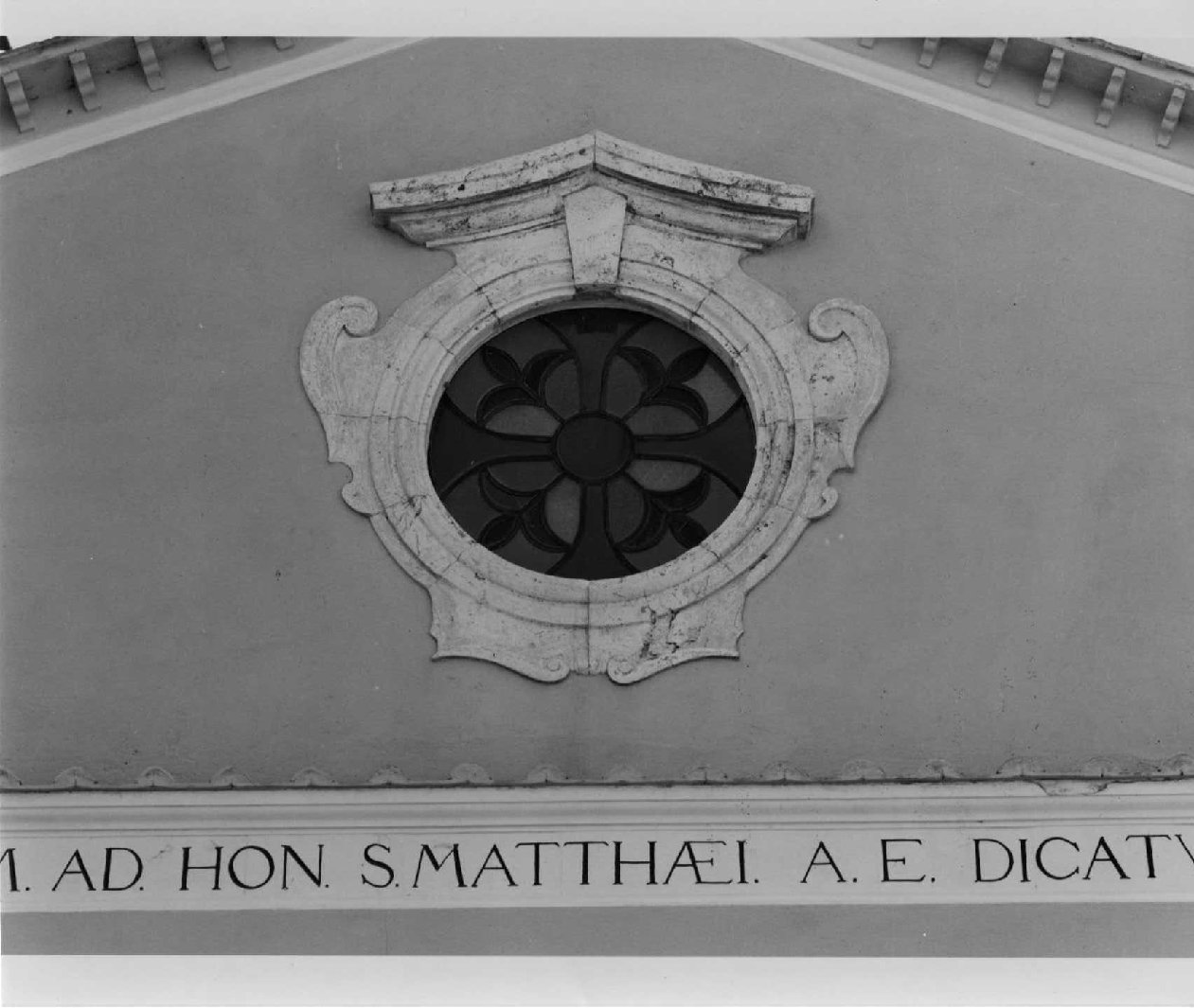 oculo, elemento d'insieme - bottega umbra (sec. XVIII)