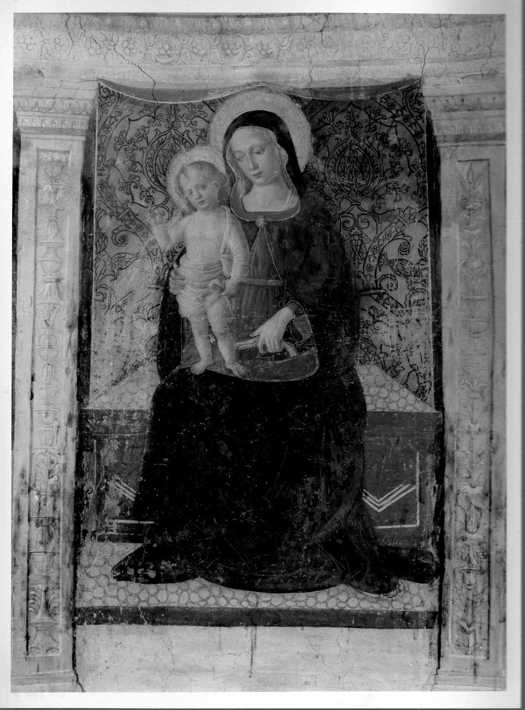 Madonna in trono col Bambino (dipinto, complesso decorativo) di Melanzio Francesco (e aiuti) (inizio sec. XVI)