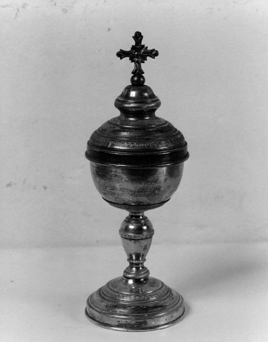 pisside, opera isolata - bottega umbra (seconda metà sec. XIX)