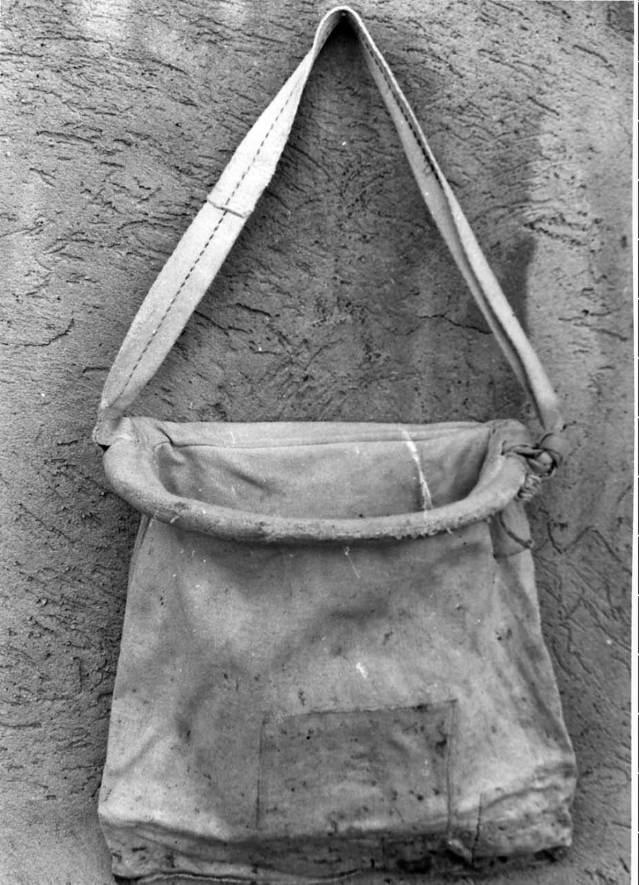 sacco per la raccolta delle olive - bottega umbra (sec. XX inizio)