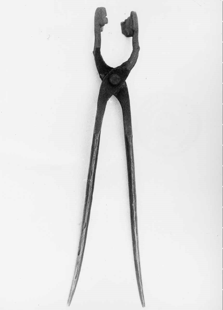 tenaglia a canale di Lucidi Domenico (fabbro) - bottega umbra (sec. XX)