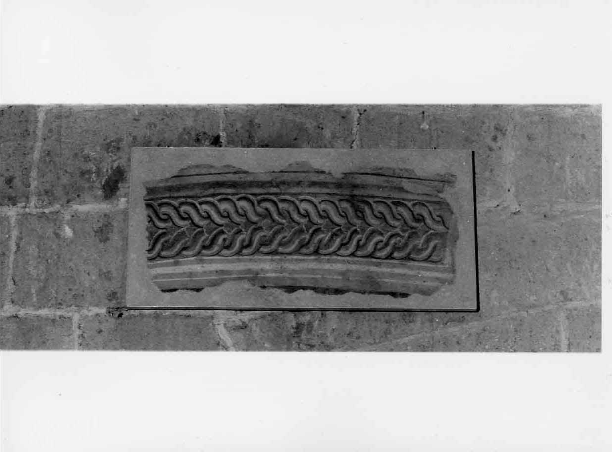 motivo decorativo ad intreccio (decorazione pittorica, frammento) - bottega Italia centrale (sec. XV)