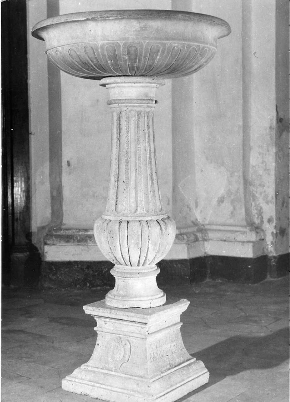 acquasantiera - a fusto, opera isolata - bottega Italia centrale (sec. XVI)