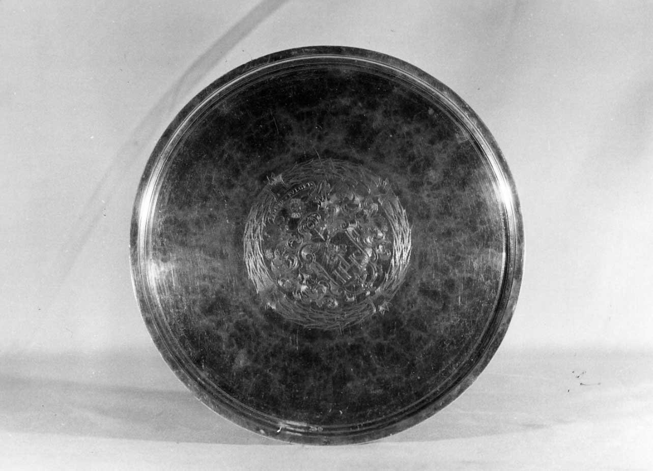 vassoio, opera isolata - bottega Italia centrale (sec. XVIII)