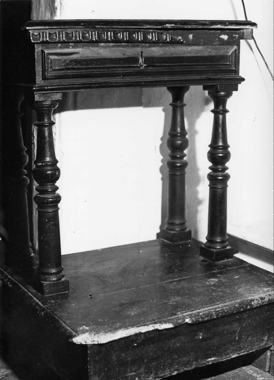 inginocchiatoio - a stipetto, opera isolata - bottega Italia centrale (fine sec. XVI)