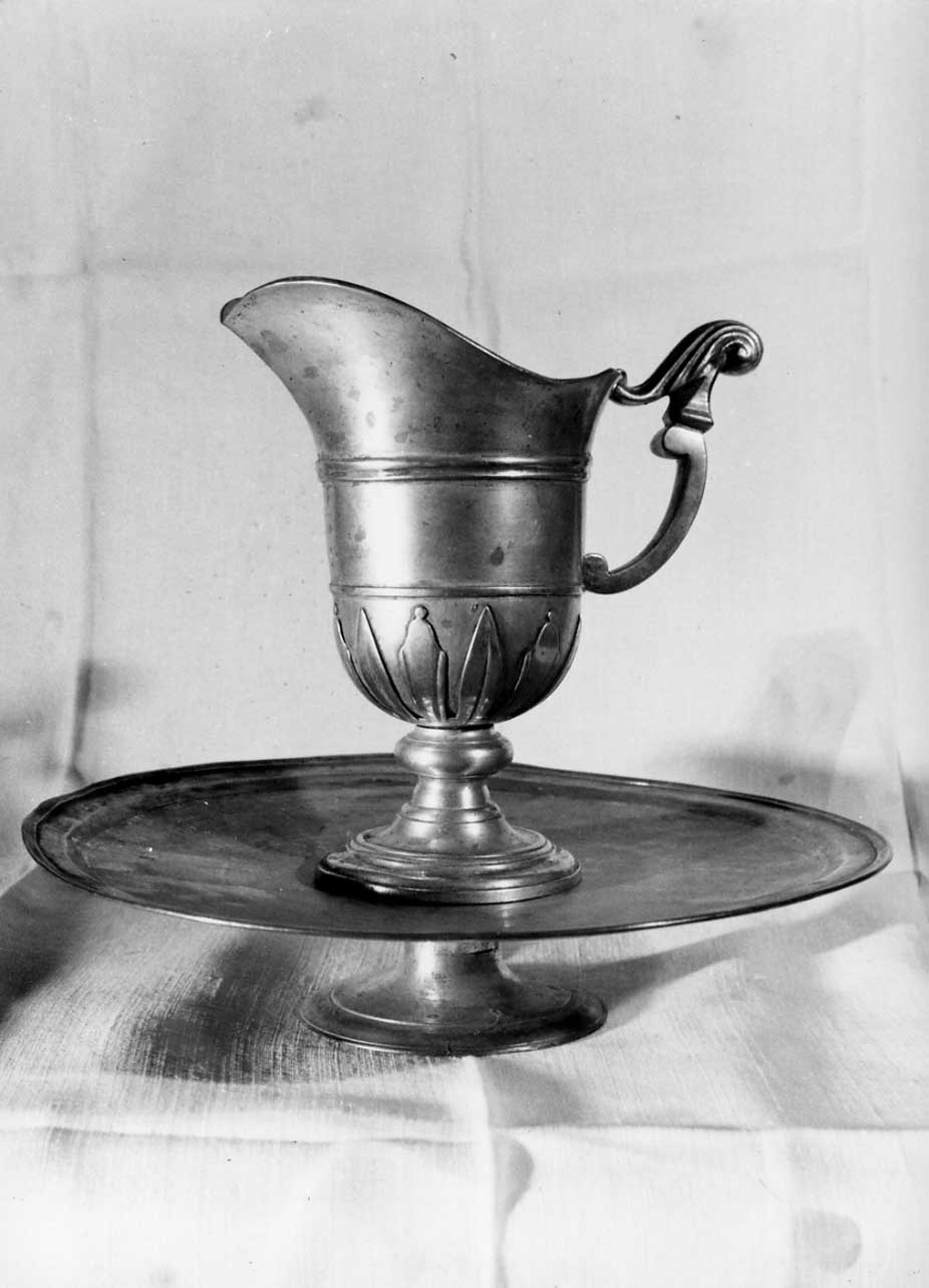 vassoio di brocca, insieme - bottega Italia centrale (sec. XVII)