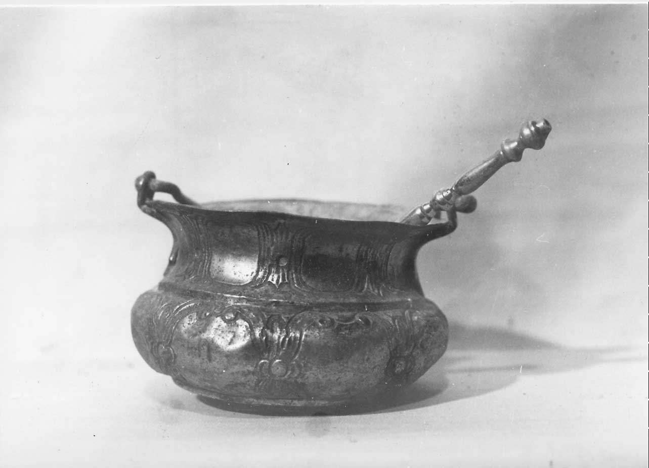 secchiello per l'acqua benedetta, insieme - bottega Italia centrale (sec. XVII)