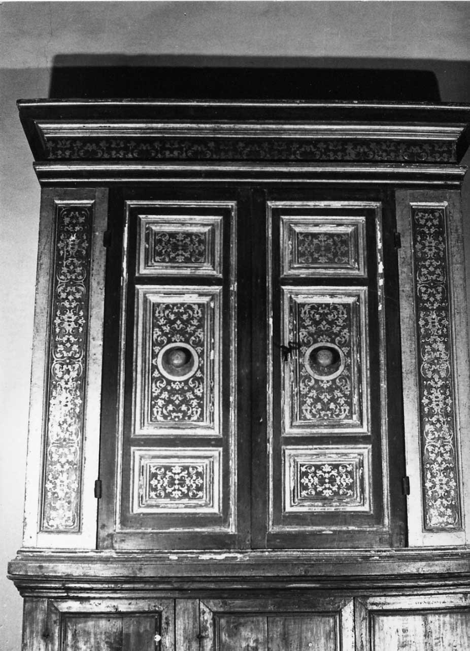 armadio da sacrestia, coppia - bottega Italia centrale (seconda metà sec. XVI)