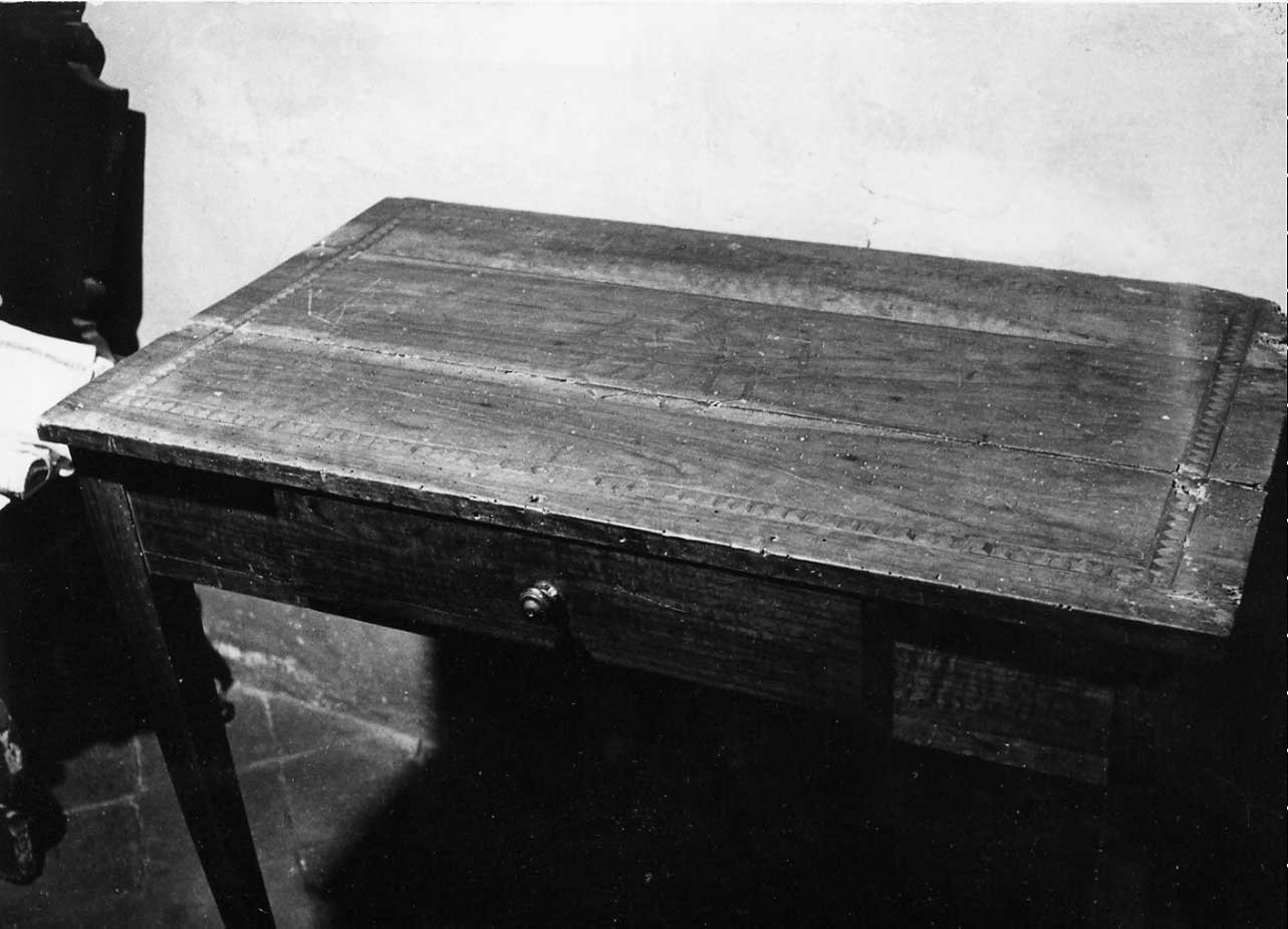 tavolo, opera isolata - bottega Italia centrale (sec. XVIII)