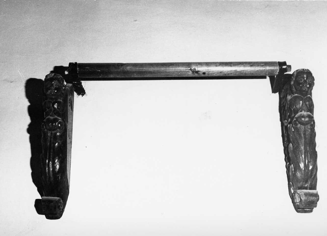 portasciugamano - da parete, opera isolata - bottega Italia centrale (sec. XVI)