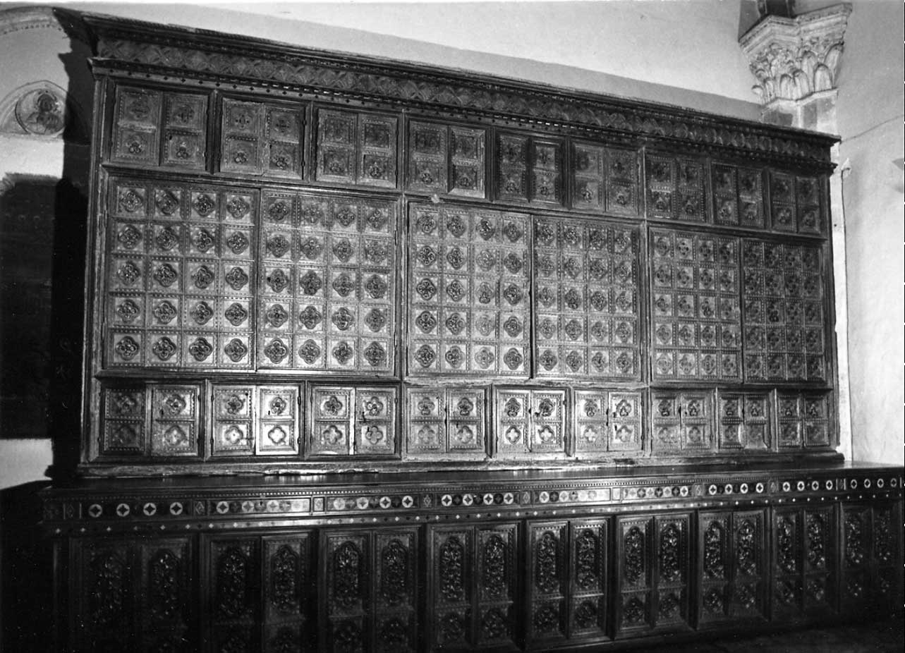 mobile da sacrestia con alzata, opera isolata di Guglielmo da Venezia (attribuito) (seconda metà sec. XIV)