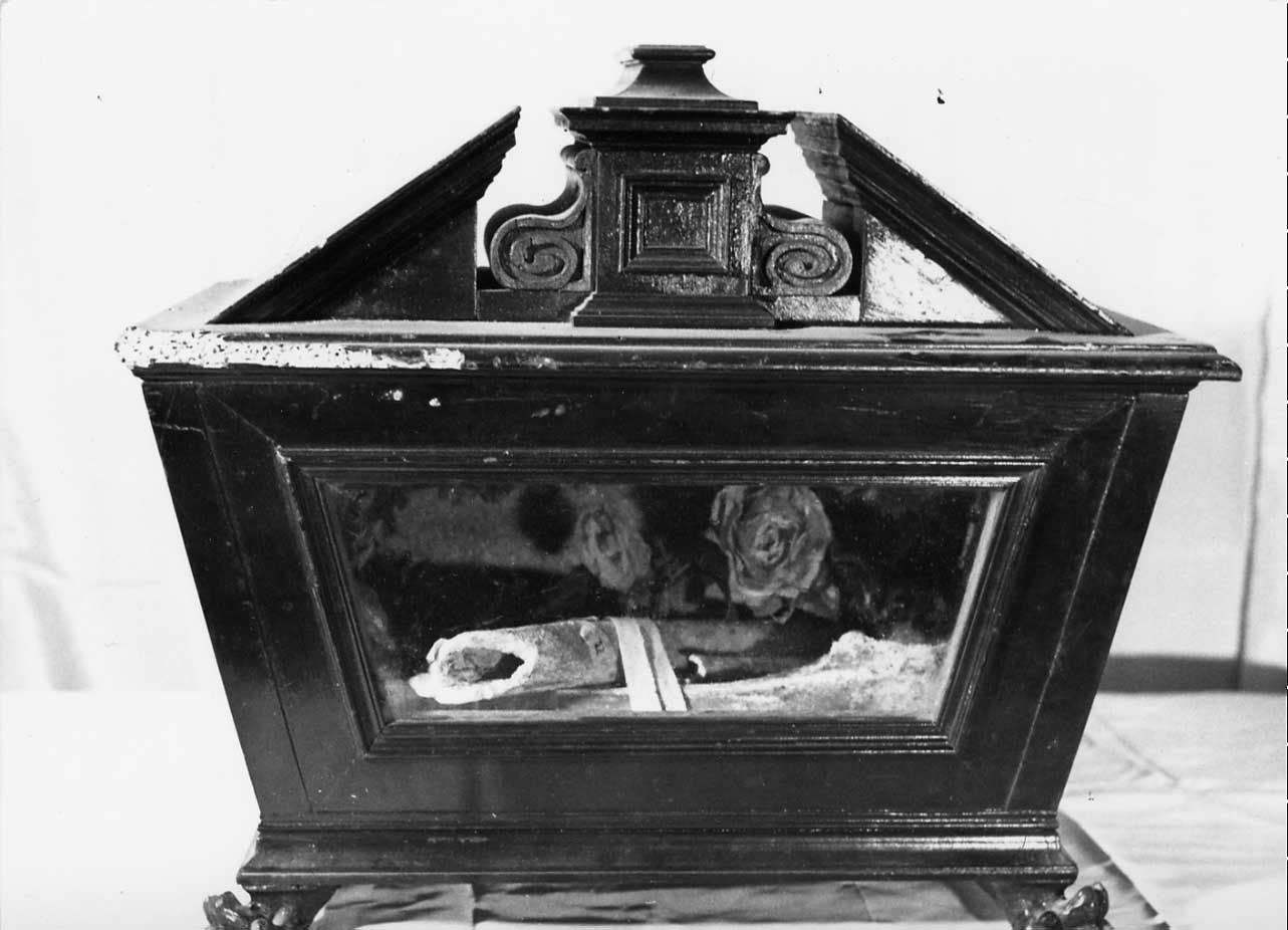 urna - a sarcofago, coppia - bottega Italia centrale (sec. XVII)