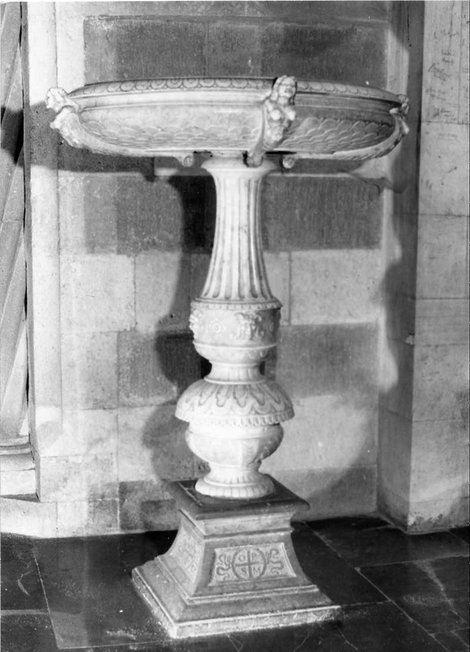 acquasantiera, opera isolata di Scalza Ippolito (attribuito) (sec. XVI)