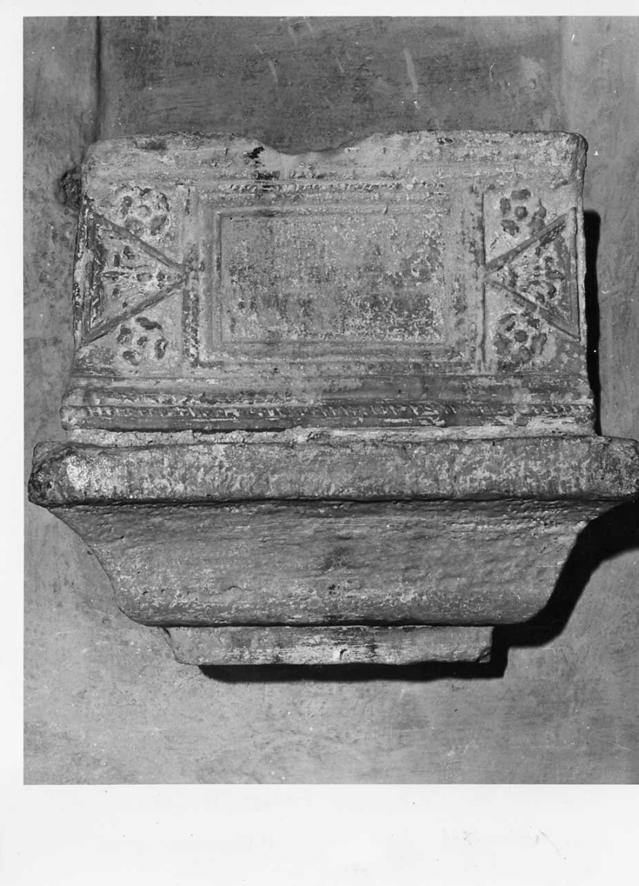 urna cineraria, opera isolata - bottega Italia centrale (sec. XII)