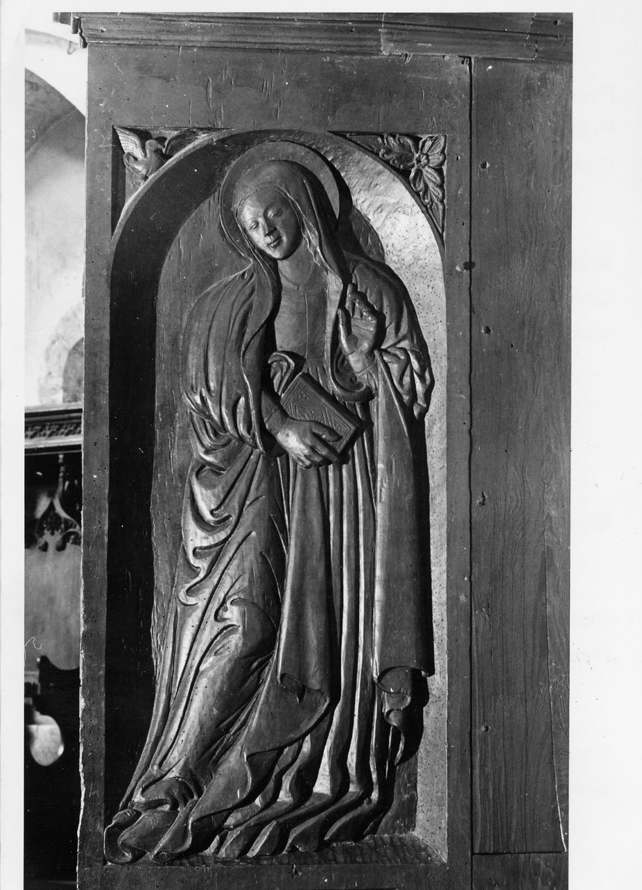 Madonna annunciata (pannello di stallo di coro, elemento d'insieme) - bottega Italia centrale (sec. XV)