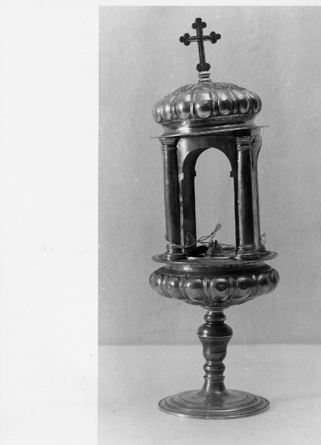 reliquiario a teca, opera isolata - bottega Italia centrale (sec. XVII)