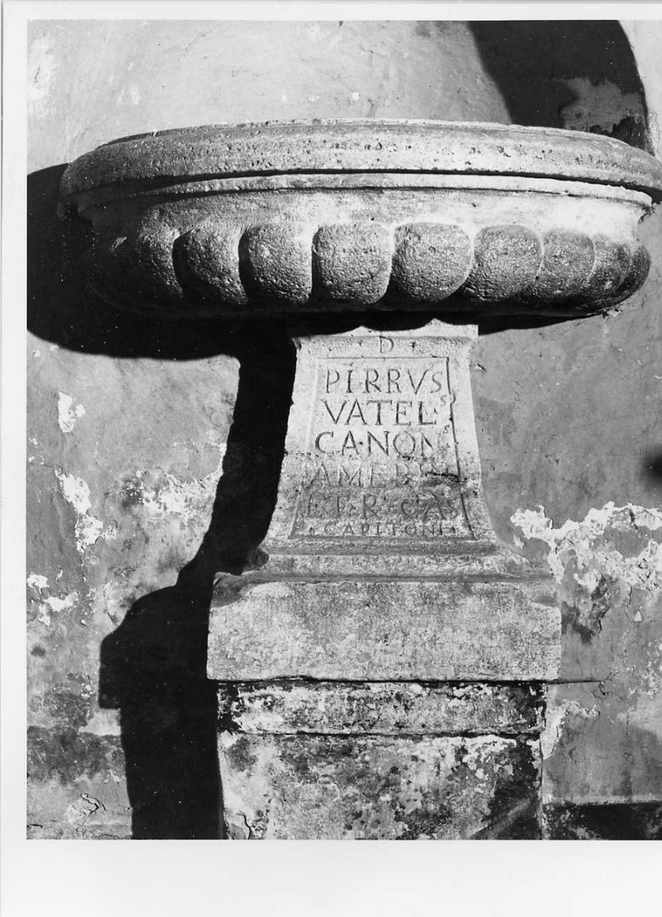 acquasantiera - a fusto, opera isolata - bottega Italia centrale (sec. XVII)