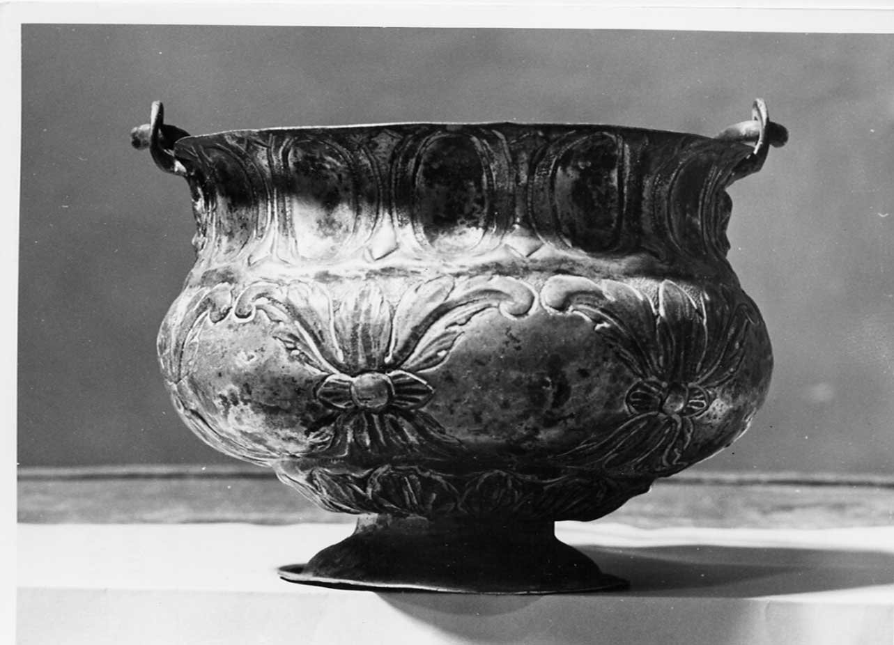 secchiello per l'acqua benedetta, opera isolata - bottega Italia centrale (sec. XVIII)