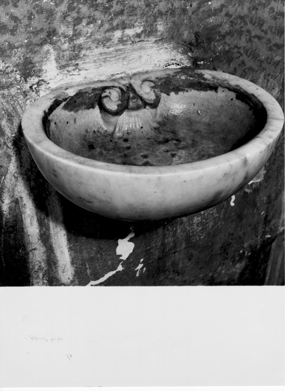 acquasantiera da parete, opera isolata - bottega Italia centrale (sec. XVIII)