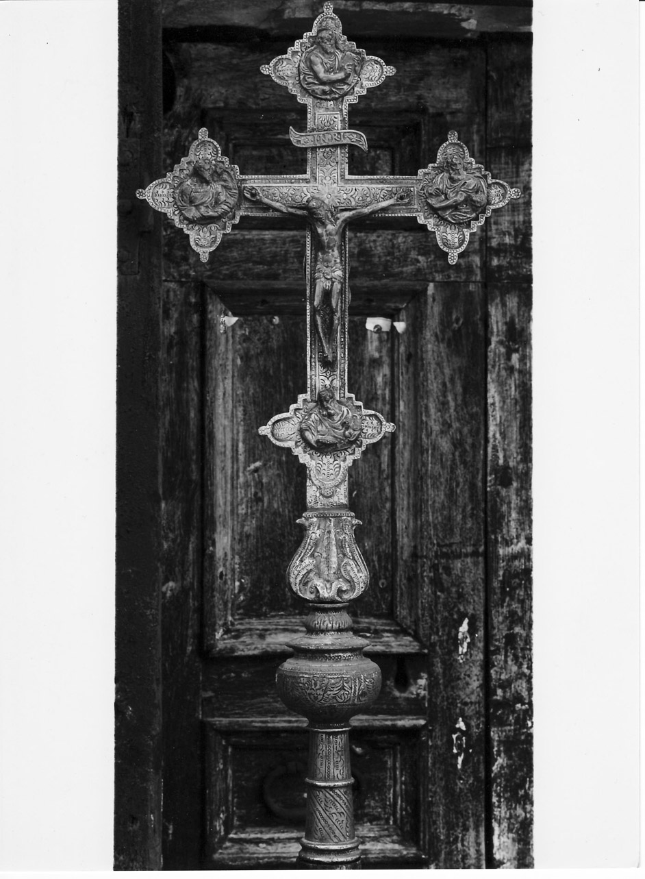 Cristo crocifisso (croce processionale, opera isolata) - bottega Italia centrale (fine/inizio secc. XVI/ XVII)