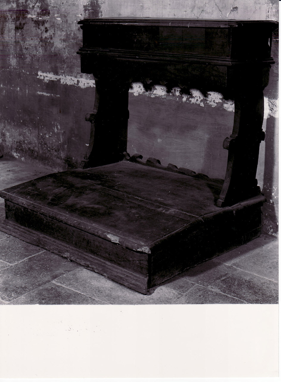 inginocchiatoio - a montanti sagomati, opera isolata - bottega Italia centrale (sec. XVIII)