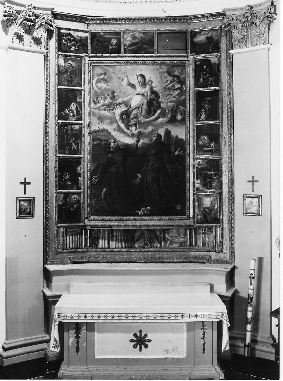 Madonna con Bambino, angeli e santi (dipinto, elemento d'insieme) di Mattei Gian Domenico (metà sec. XVII)