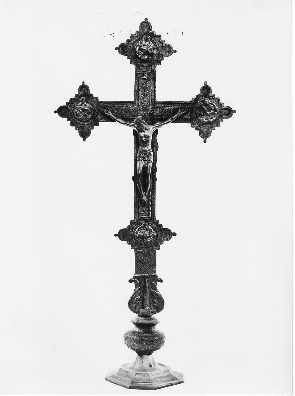 Cristo crocifisso (croce d'altare, opera isolata) - bottega Italia centrale (fine sec. XVII)