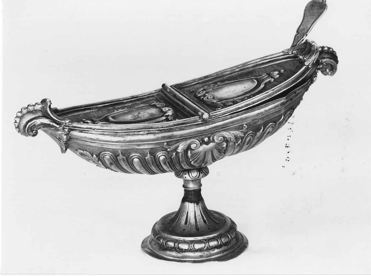 navicella portaincenso - a doppia valva, opera isolata di Angelini Alessandro (fine sec. XVIII)